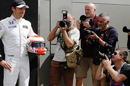 Button: Pilotlar Formula 1 sevgisine öncülük etmeli
