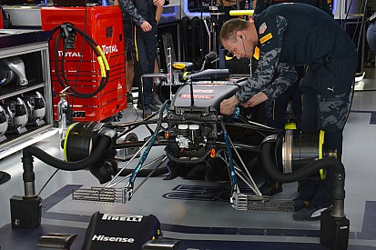 Технический брифинг: переднее антикрыло Red Bull RB12