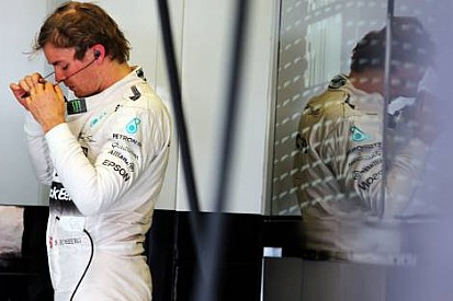Rosberg, pole pozisyonunu kaçırdığı için sinirli
