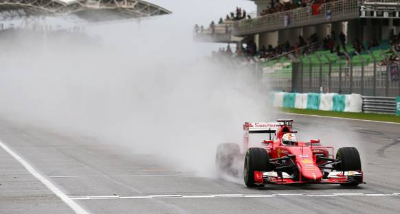 Vettel: Ferrari, Malezya'da kazanabilir