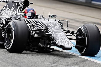 Red Bull, yeni aracı ön kanatsız test ediyor