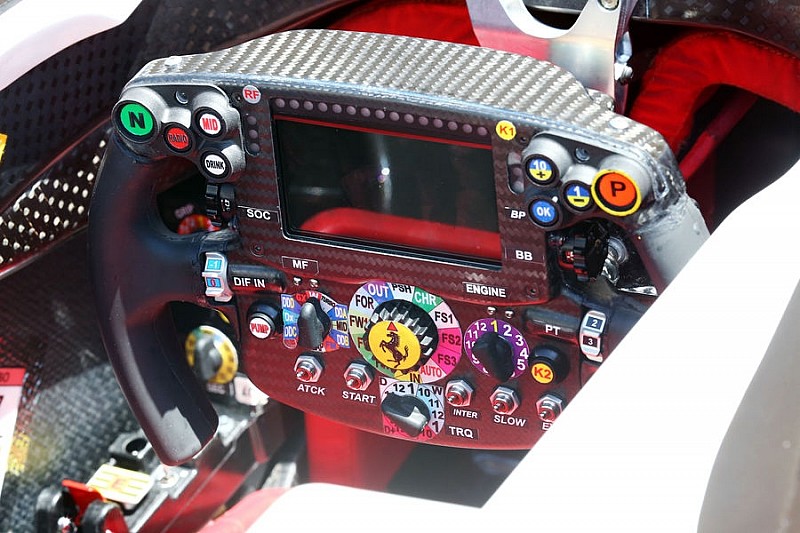 Ferrari уникла покарання за інцидент з піт-лордом