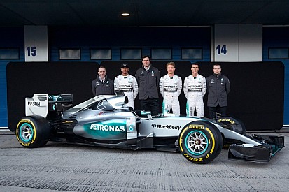 Презентация Mercedes F1 W06 Hybrid