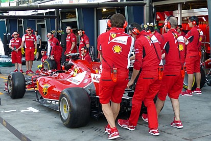 О проблемах Ferrari в первом Гран При