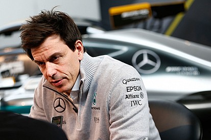 Los equipos Mercedes votaron contra el aumento del límite de combustible