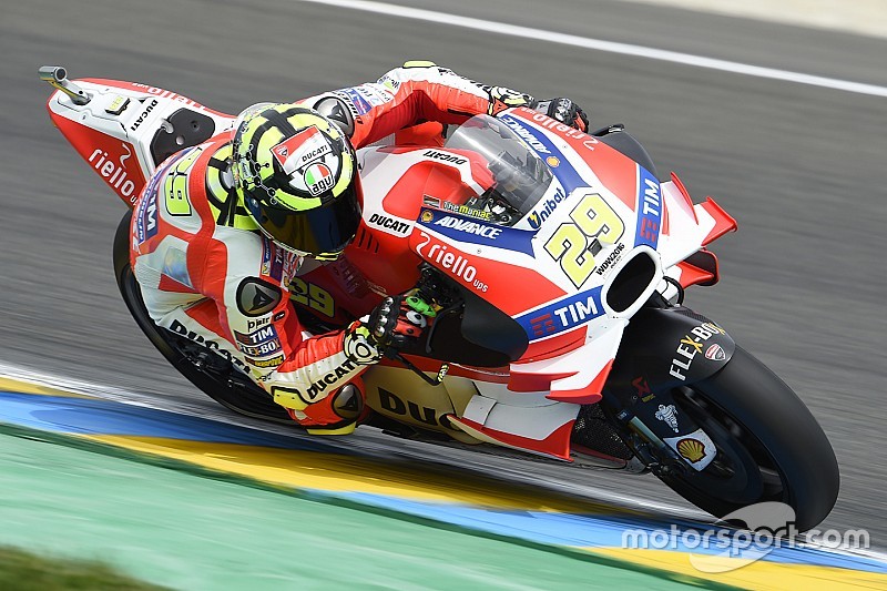Iannone berooft Lorenzo van eerste plek in derde training