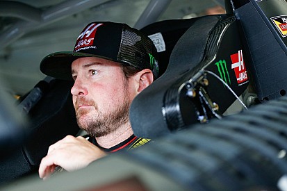 Kurt Busch marca el camino en Charlotte