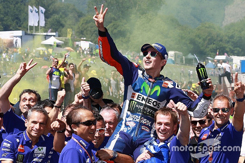 Kolumne: Wie die Rossi-Fans Marquez und Lorenzo antreiben – statt einbremsen