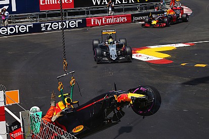Verstappen na crash: "Maakte een inschattingsfout"