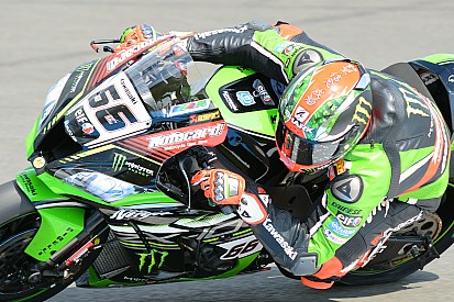 Sykes perpetúa su reinado en Donington por delante de Giugliano y Rea