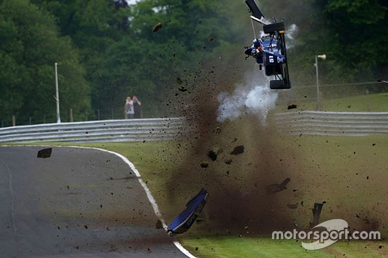 Impresionante accidente en la F3 Británica