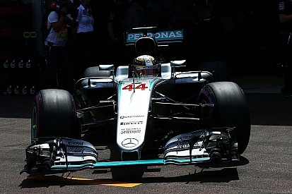Hamilton doma la pioggia nel Principato. Ricciardo tradito al pit stop