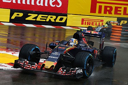 Сайнс жаліється на недостатньо швидкі піст-стопи Toro Rosso