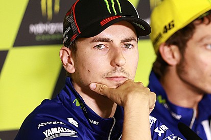 Lorenzo: "Nessuno mi ha invitato alla riunione per modificare la pista!"