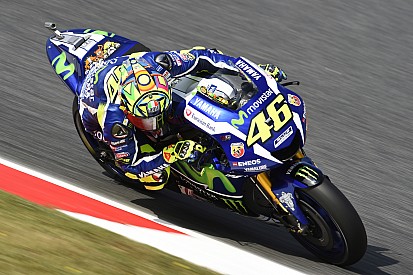 MotoGP Barcelona: Rossi snelste in warm-up, Salom herdacht