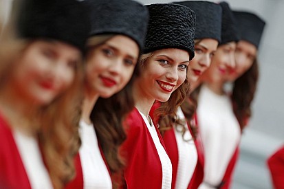 Az Orosz Nagydíj legszebb női egy csokorban
