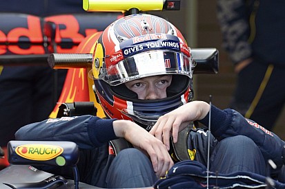 A Mercedes főnöke szerint Kvyat-nak helye van az F1-ben