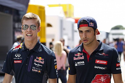 Valakinek idő előtt véget érhet az F1-es karrierje: Kvyat, vagy Sainz lesz az?