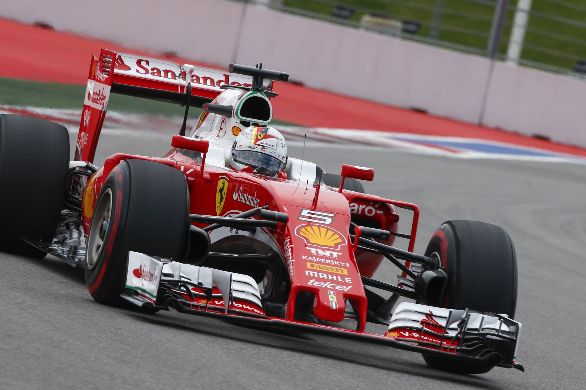 Vettel szerint a spanyol futamon egy erősebb Ferrarit láthatunk majd!