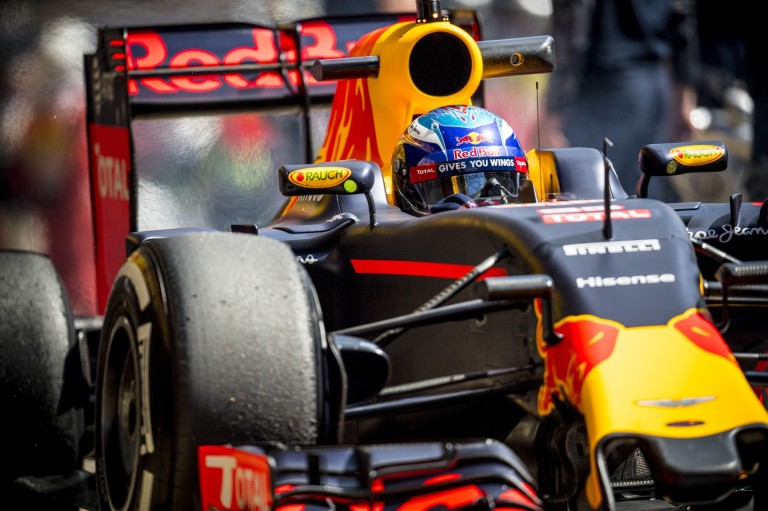 BRÉKING: Verstappen megnyerte a Spanyol Nagydíjat Raikkönen és Vettel előtt! Mindkét Mercedes kiesett!