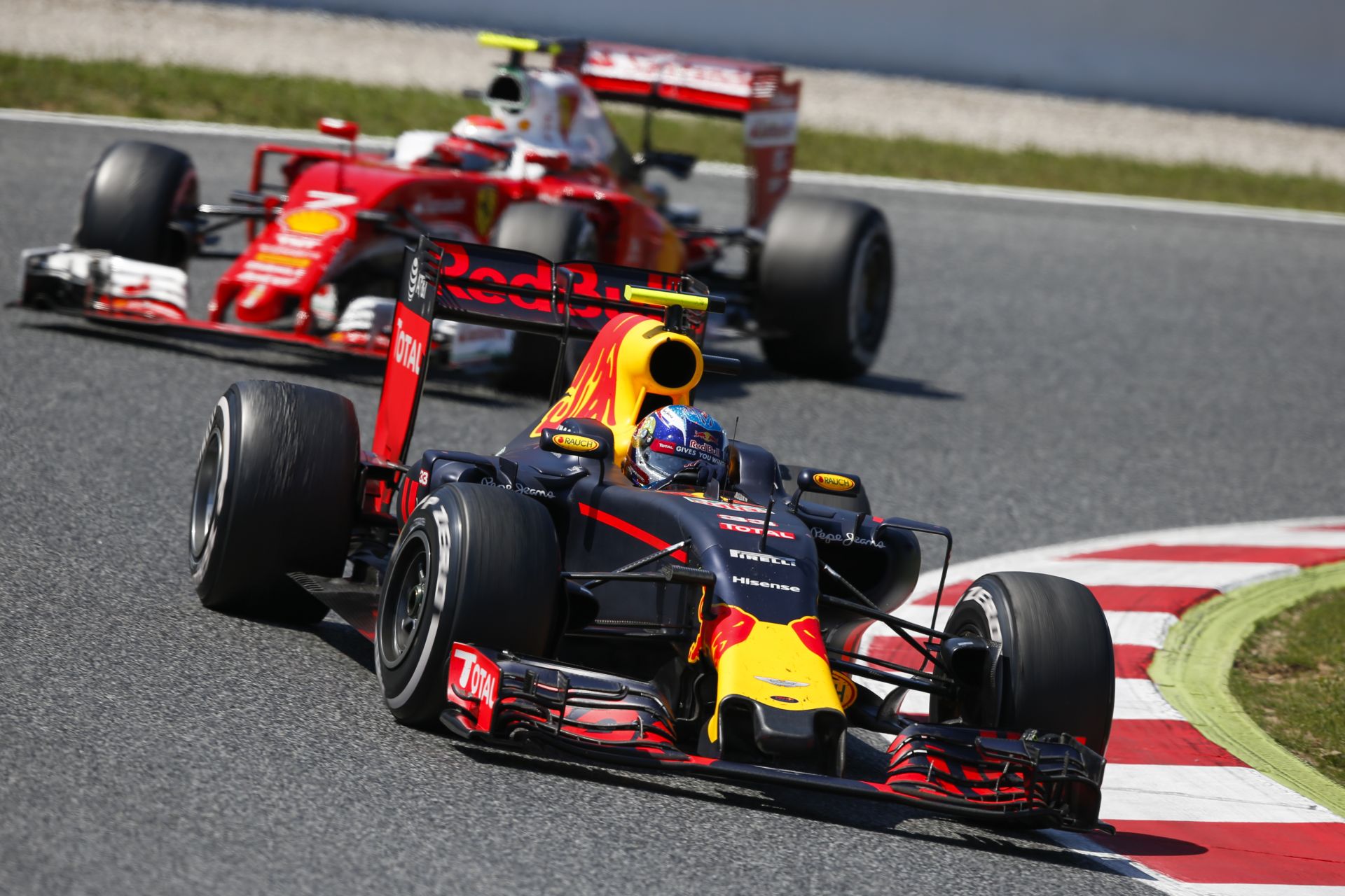 Brutálisan jó F1-es onboard felvételek érkeztek a Spanyol Nagydíjról: még több ilyet!
