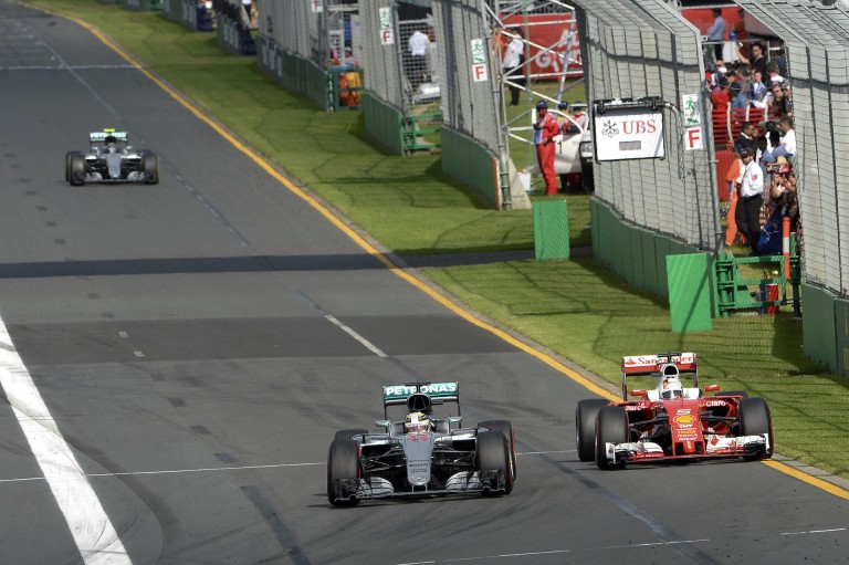 Hamilton nem ácsingózik Vettel ülésére – jelenleg