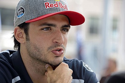 Sainz a Ferrarihoz, vagy a Renault-hoz szerződhet