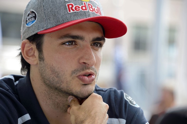 Sainz a Ferrarihoz, vagy a Renault-hoz szerződhet