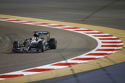 Hamilton végül legyőzi Rosberget, mint tette azt Ali Foreman ellen