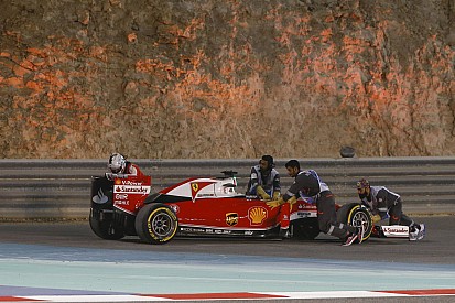 Menthetetlen Vettel motorja, amiben egy szelep adta meg magát