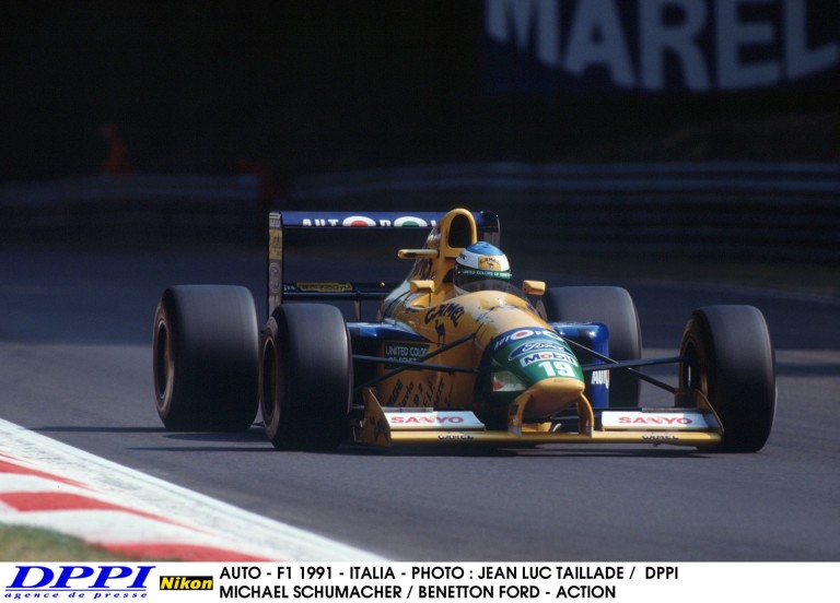 Eladó Michael Schumacher legendás F1-es versenygépe