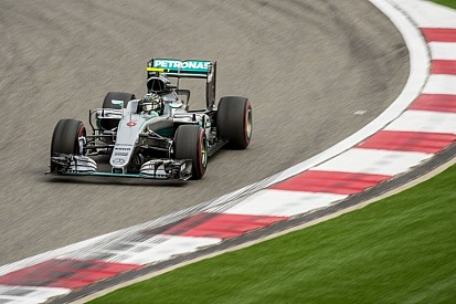 Rosberg nyerte a Kínai Nagydíj időmérőjét Ricciardo és Raikkönen előtt: Vettel csak 4., Hamilton KO