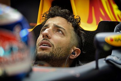 Red Bull: Honnan jött Ricciardo második rajthelye?! Ha holnap nyer, az anyukája még kinyírja...