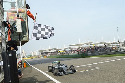 Mercedes: Rosberg jól rajtolt, de Ricciardo még jobban...