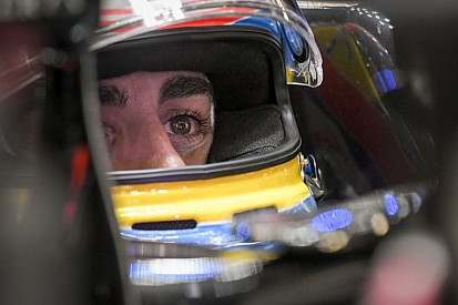Alonso mindkét szeme szorosan csukva volt a brutális becsapódáskor