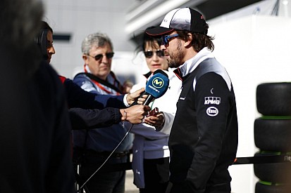 Alonso kicsit beszólt Hamiltonnak