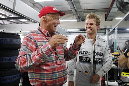Lauda: „Rosberg hat verseny óta tökéletes és verhetetlen”