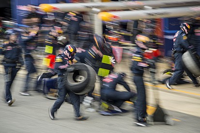 Hiába a Pirelli Twix-re hajazó abroncsa, nem sokat érnek vele egyelőre