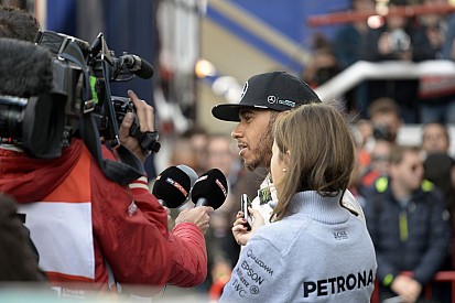 Hamilton örül, hogy tönkretette a Mercedest!