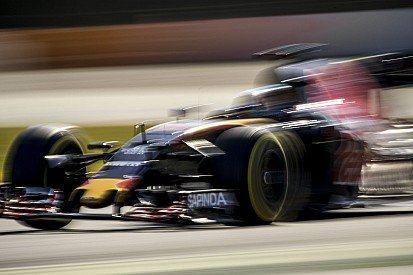 Testközelből az új Toro Rosso: STR11