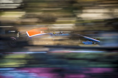 A Manor F1 Team MR.T-je szinte csak az alacsony súlypontra építhet!