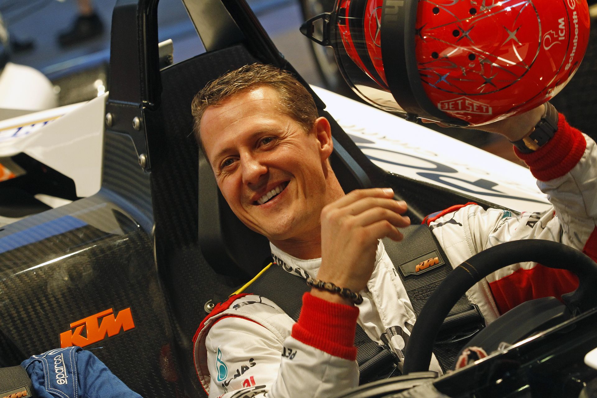 Michael Schumacher állapotáról minden apró információ csak további kérdéseket vetne fel!