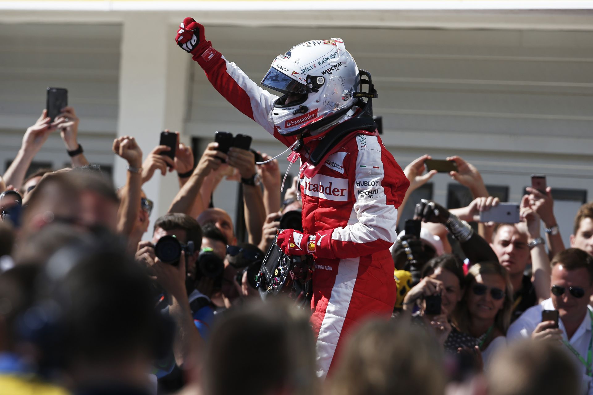 Eljött az idő, hogy a Ferrari mindent egy lapra tegyen fel a Forma-1-ben és végre nyerjen valamit!