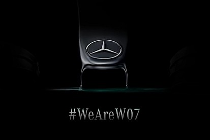 Ma gurul először pályára a 2016-os F1-es Mercedes: jöhetnek a kémvideók!