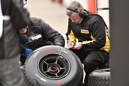 Reaktiválhatják az egyik V8-as F1-es autót a Pirelli miatt