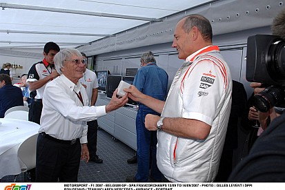 Dennis: „Egy kívülálló kell Ecclestone helyére”
