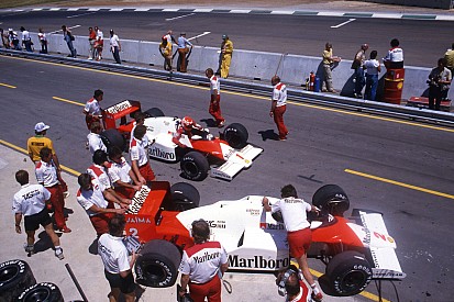 A nap, amikor Niki Lauda végleg búcsút intett a Forma-1-nek: a kategória történetének egyik legkeményebb figurája