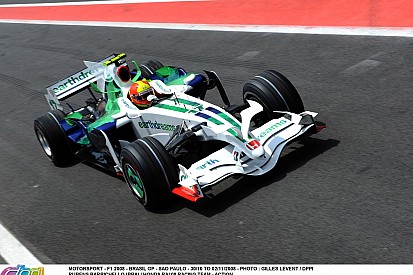 Barrichello nyomja neki a Hondával Interlagosban: 2008