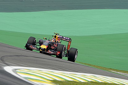Ricciardo és Kvyat is fiatal még így nagyszerű hír, hogy jövőre is versenyezhetnek a Red Bullal!