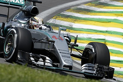 Hamilton megint csak „puffog”: Rosberg ismét legyőzte az időmérőn